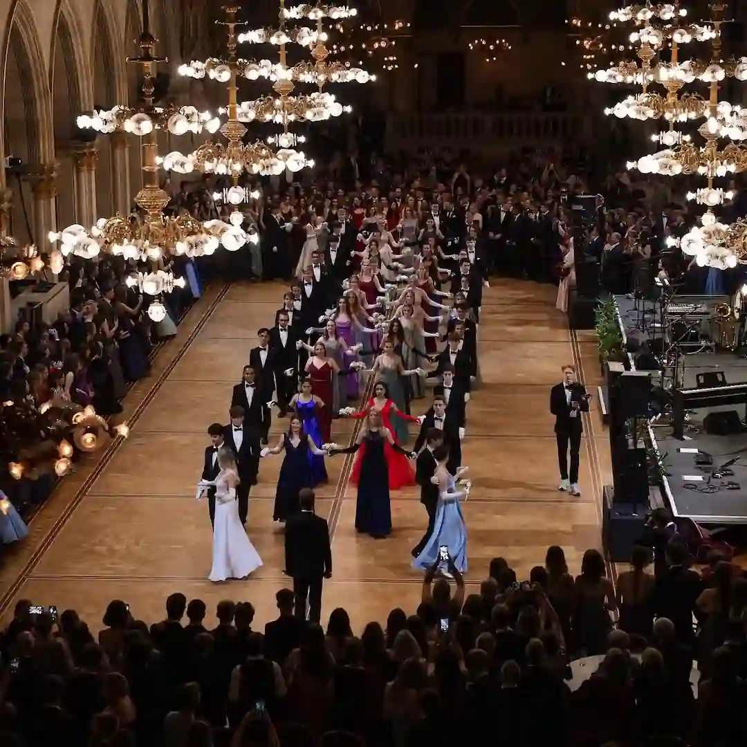 Eröffnung mit Polonaise bei der Vienna School Night 2024 im Wiener Rathaus