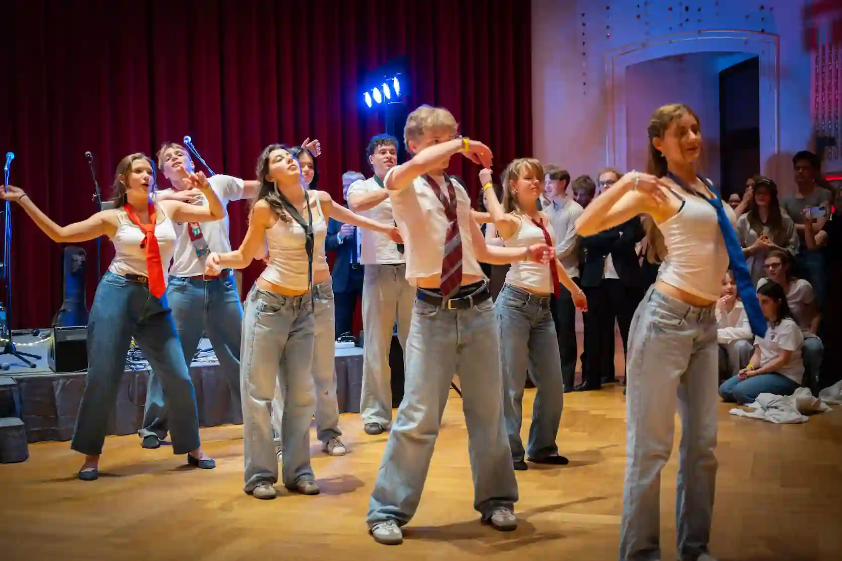 Showeinlage einer Tanzgruppe bei der Vienna School Night 2024