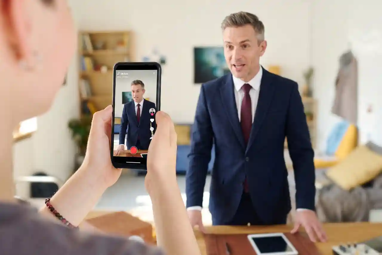 Handyaufnahme eines Arbeitsprozesses für TikTok