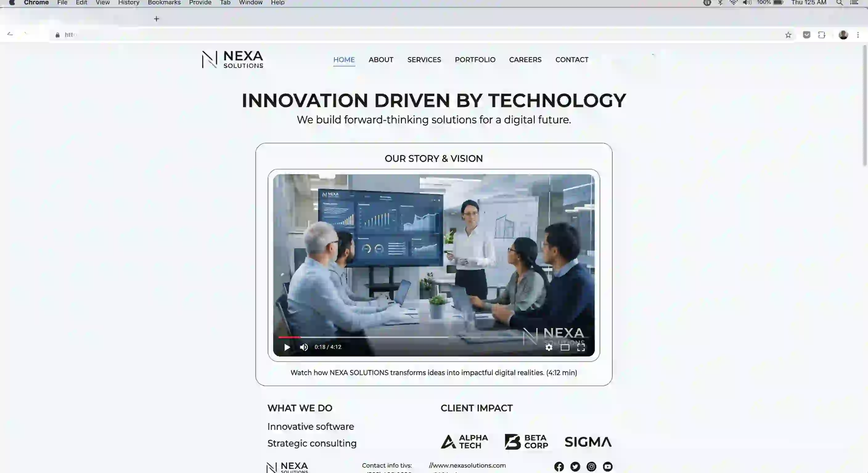 Website mit eingebettetem Unternehmensvideo